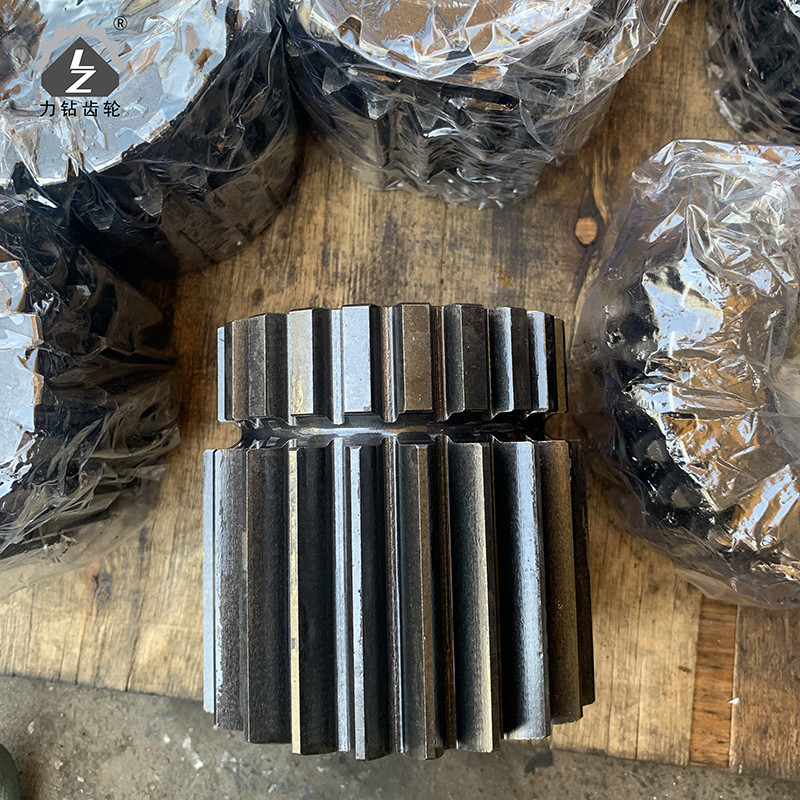 SK200-3 Excavator Gear 2ND Travel Reduction Gear Shaft  Type